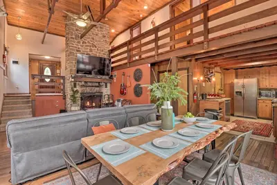 Image de Nouveau! Pocono Mtns Home w / salle de jeux, terrasse + grill!