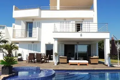 Image de Villa De Luxe Avec Vue Imprenable Sur La Marina De Cala D´Or! !