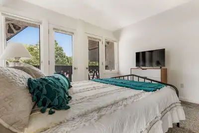Image de 2-Bdr Main St. Loft, Animaux acceptés! !