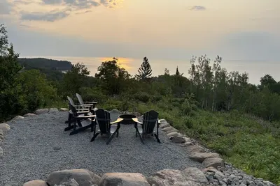 Image de Vue supérieure - 2 chambres à coucher plus un loft, 2 cabines de la salle de bain avec vue sur le lac