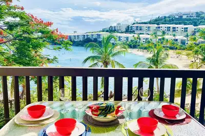 Image de Magnifiquement rénov��, emplacement incroyable en bord de mer et vue!