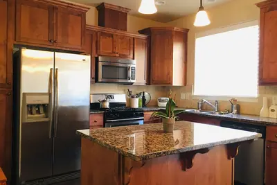 Image de Nouvelle liste! Près de Nike et Ohsu. 3 chambres et 2. 5bath Nice Townhouse