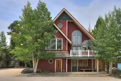 En ville, au coeur de Breckenridge! Commodité, espace, intimité, vues et bain à remous!