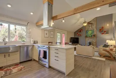 Image de Maison privée, près de Nike et Intel, avec cour spacieuse