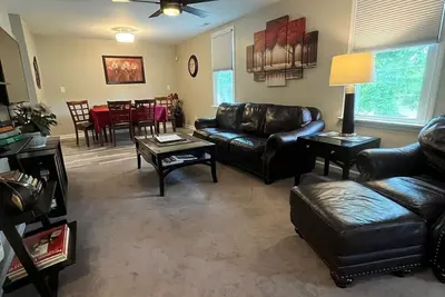 Image de 3 chambres, 2 salles de bain Appartement près de Williamsburg Colonial et Busch Gardens