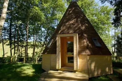 Image de gîtes insolites au coeur de la nature Le Tipi