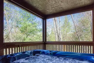 Image de Cette cabane en rondins de rêve reflète la beauté et la chaleur des Smoky Mountains