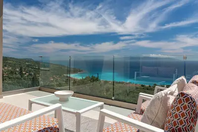 Image de Une superbe villa contemporaine située dans une position privilégiée avec vue panoramique