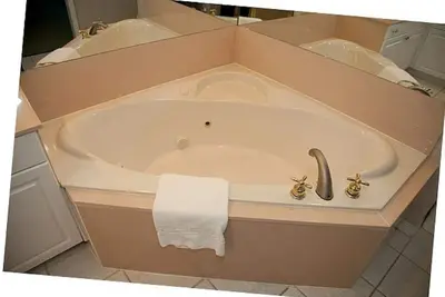 Image de 3 chambres 2 salles de bain Penthouse à louer au French Quarter Resort à Branson, Mo.