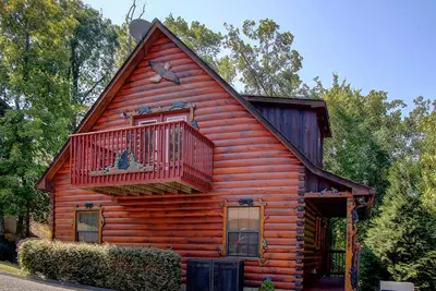 Image de Cabine Avec Hot Tub Neuf À PROXIMITÉ De Dollywood, ENTIÈREMENT RÉNOVÉE En Septembre 2019