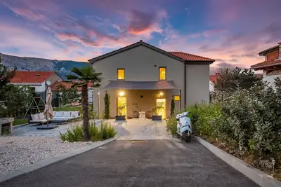 Tarari Luxury Apartment Top 01