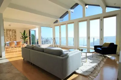 Image de Belle maison w / vue imprenable de chaque chambre à la location mensuelle