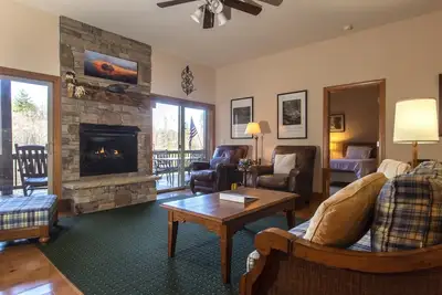 Image de Grand Condo de Montagne dans Gated Golf Resort
