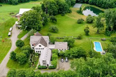 Image de Private Estate, 11 Bdr, pour 30 personnes! Feuille Peeping!