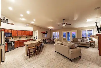 Image de SPÉCIAL Hiver Estrella Grand 4 Br Ranch / Pvt Pool / Backyard Oasis / Goodyear