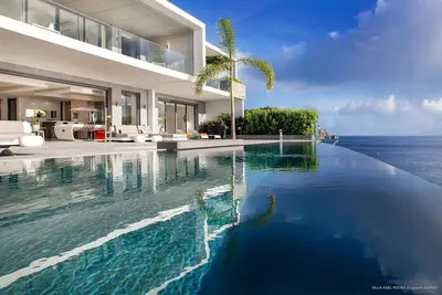 Image de Villa moderne avec un beau look et une vue imprenable
