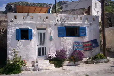Maison de 2 chambres dans un village de montagne avec vue sur la station balnéaire de Makrigialos