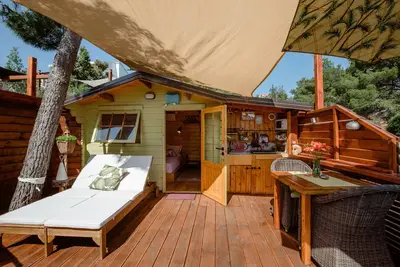Image de ! Prix Extra! / Mai dans une belle maison à arbre à quelques pas de la mer