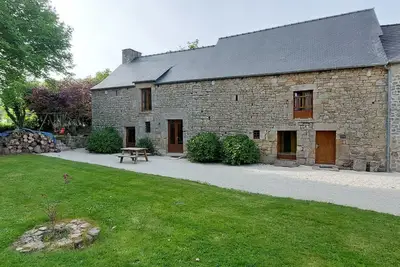 Image de Propriété de caractère en pierre du 18ème siècle sur 4 hectares près de Dinan, plages bretonnes