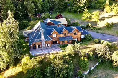 Image de Belle maison en rondins sur une colline. Vue spectaculaire. Capacité d'accueil 8