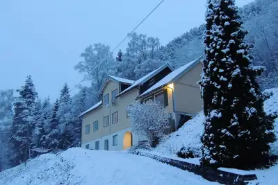 Image de Maison de vacances parfaite avec vue imprenable sur le fjord et les montagnes