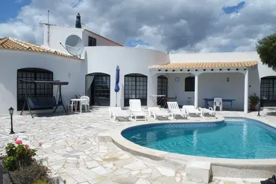 Image de Villa familiale spacieuse. 3 lits / piscine privée. WiFi, climatisation, vues panoramiques