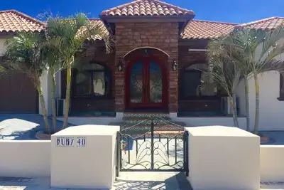 Image de Nouvelle maison avec 4 chambres et 5 Maître Bath