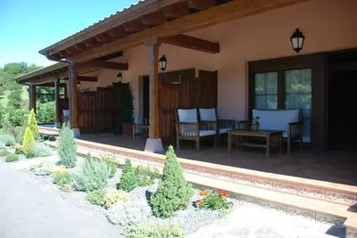 Image de maisons accolées dans le jardin des Picos de Europa: Le Pedrayu - Ar0712