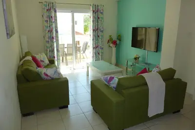 Image de Appartement de 2 chambres spacieuses avec vue sur mer et entièrement climatisé
