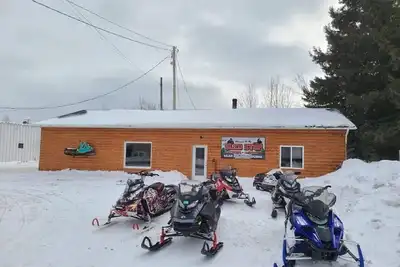 Image de L'arrêt de traîneau situé sur le sentier de Vtt / motoneige.