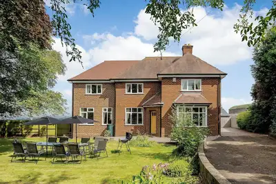 Image de 5 chambres à coucher à Crossway Green, near Stourport-on-Severn