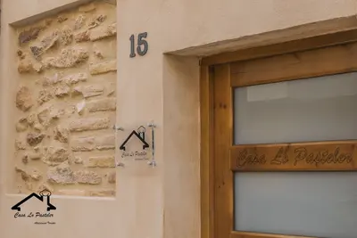 Image de Casa Lo Pasteler - Rez-de-chaussée au niveau de la rue.