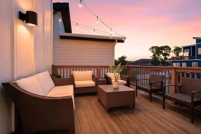 Image de Tout Neuf ✶ Centre-Ville Moderne ✶ Roofdeck ✶ 14 Lits
