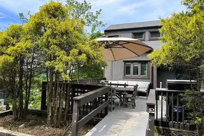 Image de 4 chambres, piscine intérieure, sauna, à quelques minutes de la pente,