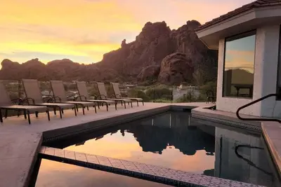 Image de Domaine privé à flanc de colline avec une vue magnifique