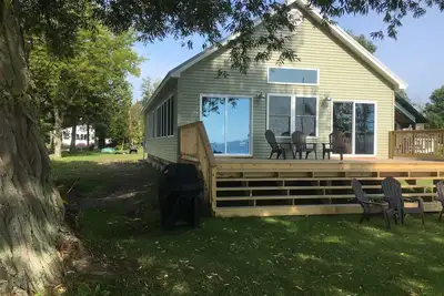 Image de Nouveau camp surplombant Sandy Pond