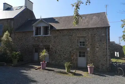 Image de Charmante maison mitoyenne en pierre, proche de la mer et du golf