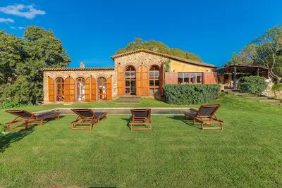 Plus dels Arcs. Avec piscine. Dans le domaine et très proche de la plage. Costa Brava.