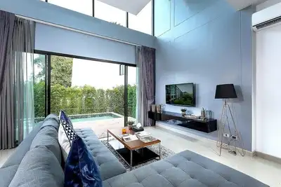 Image de Villa Hideaway avec deux chambres et piscine à Nai Harn