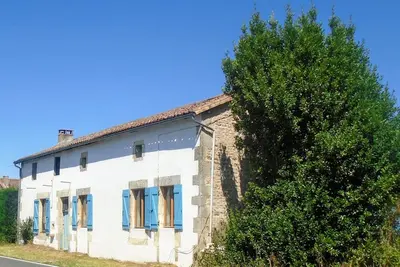 Image de Ferme rurale avec grand jardin près de Charroux