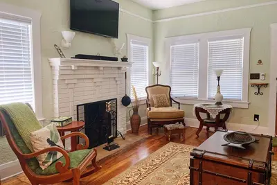 Image de Bungalow récemment rénové des années 1920 à Seminole Heights