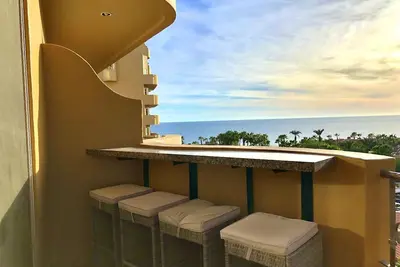 Image de Détendez-vous dans un condo à 2 lits / 2 salles de bain; Patio luxueux avec vue sur le complexe hôtelier et l'océan