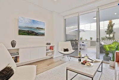 Image de Riptide on Surf Beach - soleil, surf et style