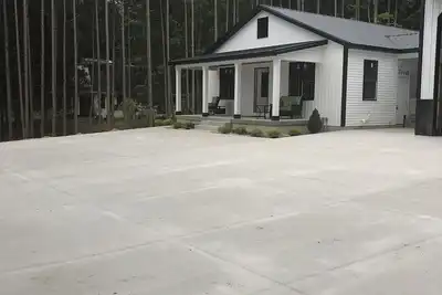 Image de Situé au lac Silver avec accès à l'eau et aux dunes de sable. Nouvelle maison.