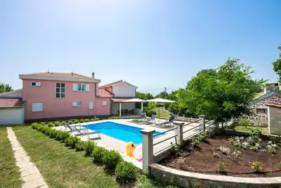 Image de Superbe maison à Studenci avec jacuzzi