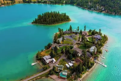 Image de Peaceful Family Retreat on Foys Lake Mt – Hot Tub, Private Dock, Beach & Kayaks!