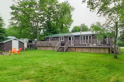 Image de Belle 3 Bdrm + Bunkie Waterfront Cottage près du lac Gull