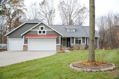 Image de Nouveau pour l’automne 2019, Grill, spa, sentiers, 3. 3 acres - à seulement 4 mi de Saugatuck!