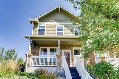 Image de Superbe Saddle Rock 3 Bdrm sur les espaces verts