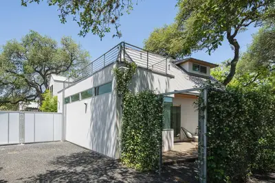 Image de Maison de deux chambres à un pâté de maisons du Congrès sud
